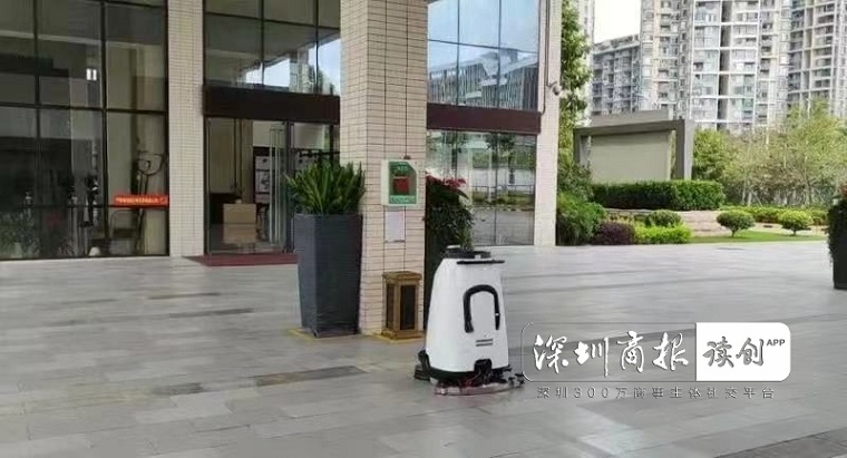 Sanitation Worker Robots ntawm Shenzhen Metro Tsheb 02